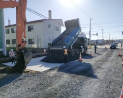 施工状況(10) 下層路盤搬入