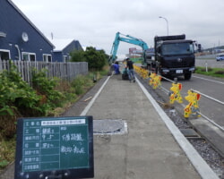 施工状況(3) 歩道路盤敷均し