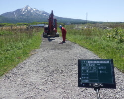 施工状況(2) 路盤材敷き均し