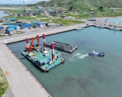 施工状況(3) 土運船運搬状況