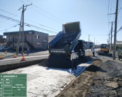 施工状況(6) 下層路盤材搬入状況