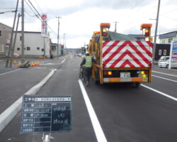 施工状況(13) 区画線施工状況(外側線)