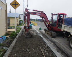 施工状況(4) 歩道部砕石転圧