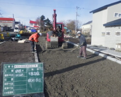 施工状況(2) 駐車場部路盤