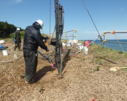 施工状況(1) パイプアンカー打込状況