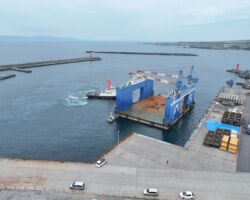 4.フローティンドッグ曳航