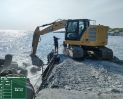 【水中コンクリート・上部コンクリート】施工状況(3) コンクリート取壊し_機械取壊し