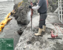 【水中コンクリート・上部コンクリート】施工状況(1) コンクリート取壊し_ガイド削孔