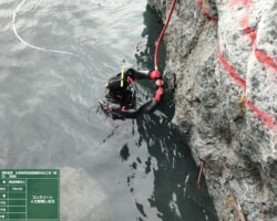 【水中コンクリート・上部コンクリート】施工状況(4) コンクリート取壊し_人力取壊し